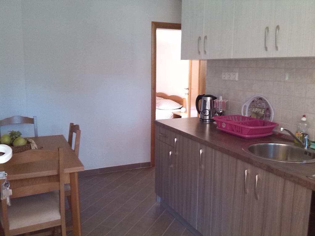 Apartments Batarilo Горни-Карин Номер фото