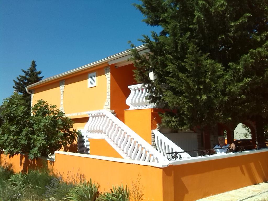 Apartments Batarilo Горни-Карин Экстерьер фото